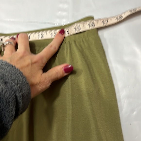LISA RINNA OLIVE GREEN PULL ON CARGO PANTS WIDE LEG knit Flowy stretch waist Med - Picture 10 of 12